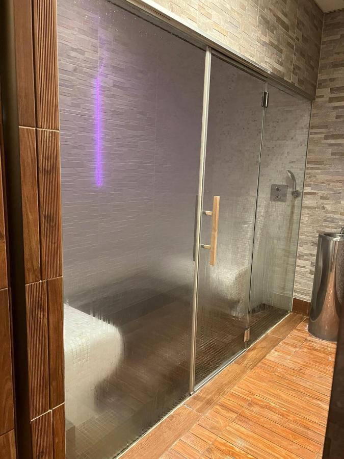 Luxury Apartment Dunapest With Spa And Pool Budapest Bagian luar foto