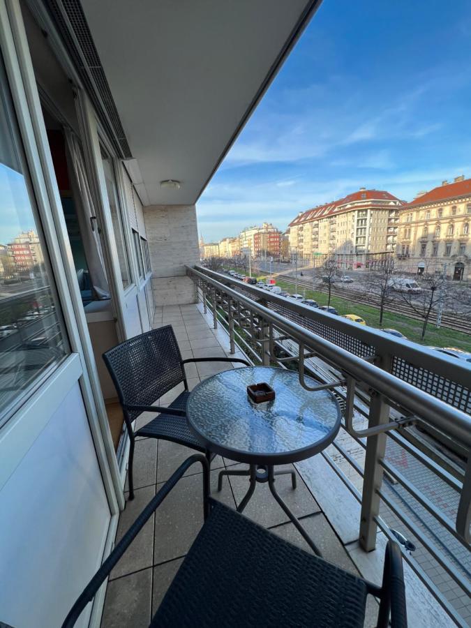 Luxury Apartment Dunapest With Spa And Pool Budapest Bagian luar foto