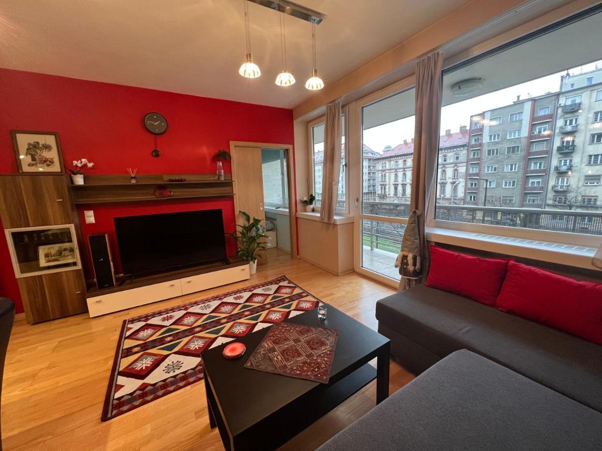Luxury Apartment Dunapest With Spa And Pool Budapest Bagian luar foto