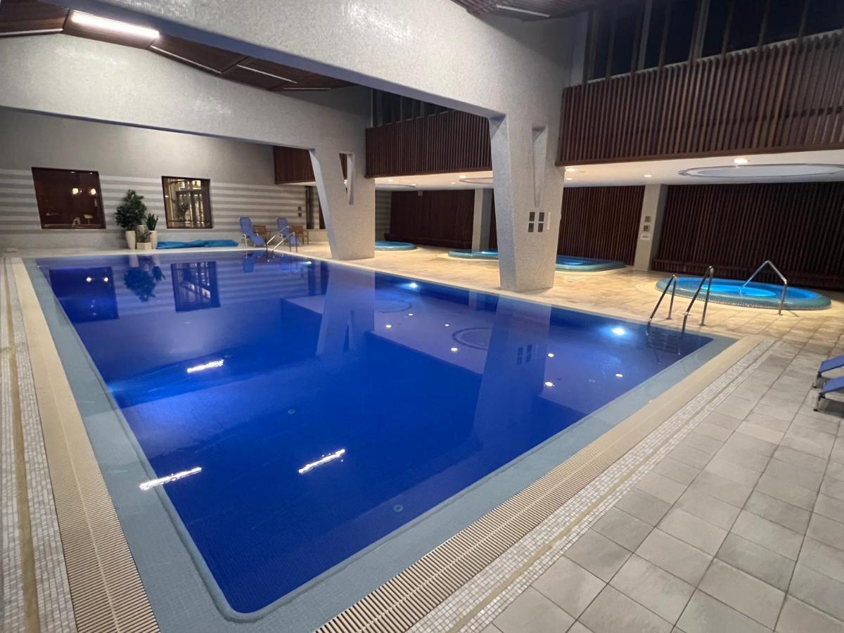 Luxury Apartment Dunapest With Spa And Pool Budapest Bagian luar foto
