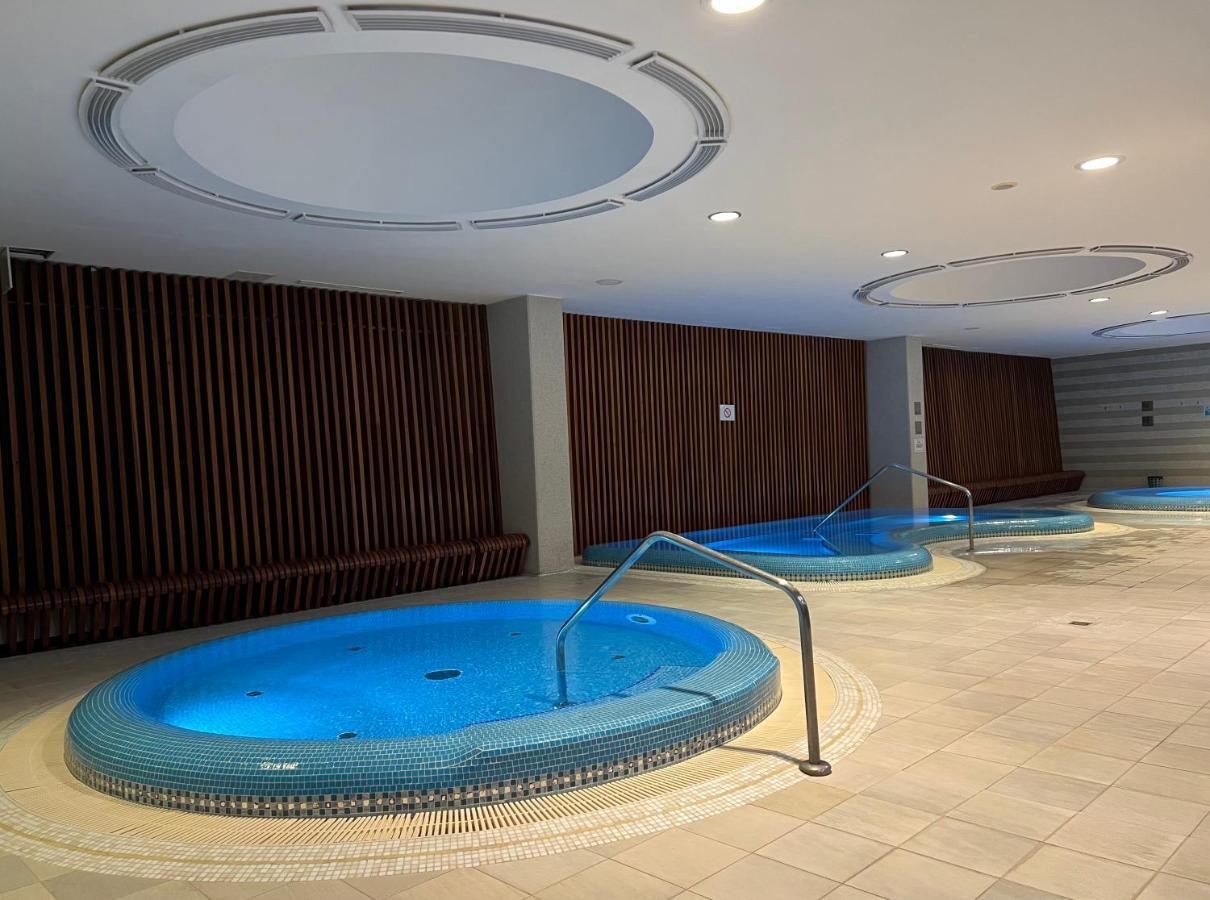 Luxury Apartment Dunapest With Spa And Pool Budapest Bagian luar foto